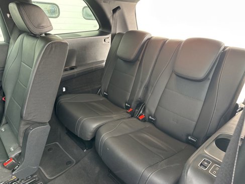 Used 2024 Mercedes-Benz GLS 450 4MATIC image 8
