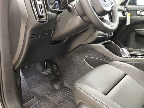 New 2026 Volvo XC40 B5 Plus w/ Protection Package Premier image 41