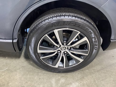 Used 2023 Toyota Venza LE image 25