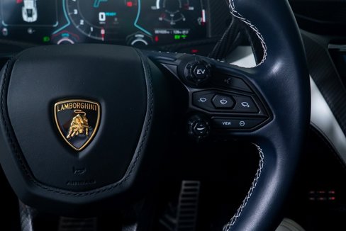 Used 2024 Lamborghini Revuelto image 41