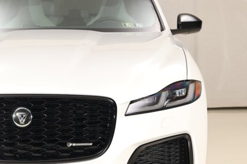 Used 2024 Jaguar F-PACE R-Dynamic S image 9