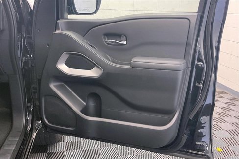 Used 2024 Nissan Frontier SV image 23