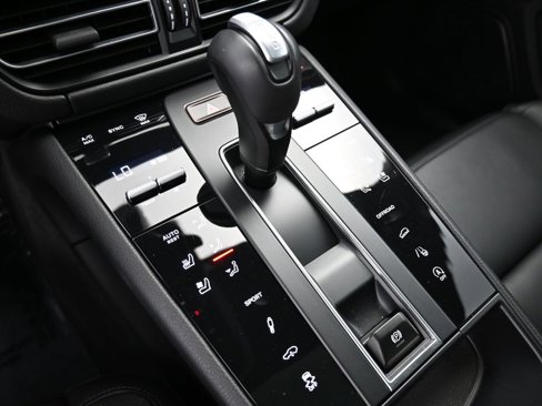 Certified 2025 Porsche Macan image 25