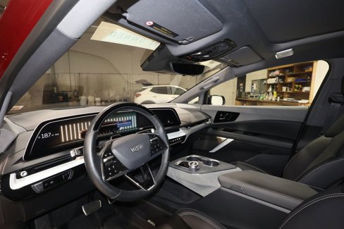 Certified 2025 Cadillac Optiq Sport 2 w/ LPO, Floor Liner Package image 9