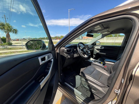 Used 2021 Ford Explorer Limited w/ Equipment Group 301A image 8