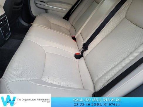 Used 2018 Chrysler 300 Limited image 13