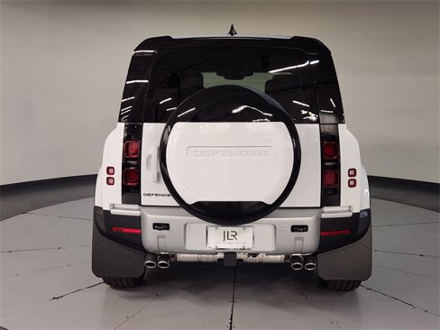 New 2024 Land Rover Defender 110 SE image 10