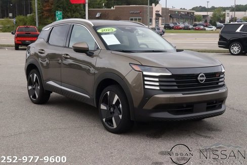 Used 2025 Nissan Kicks SR image 1