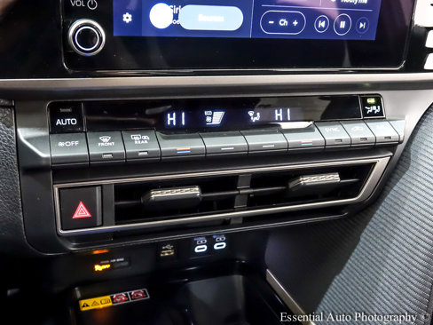 Used 2025 Toyota Camry SE image 21