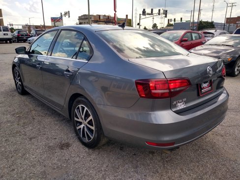 Used 2017 Volkswagen Jetta SE image 7