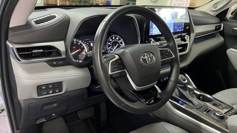 Certified 2022 Toyota Highlander Platinum image 14
