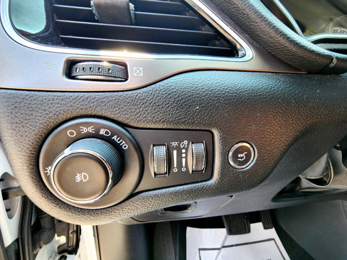 Used 2019 Jeep Cherokee Limited image 16