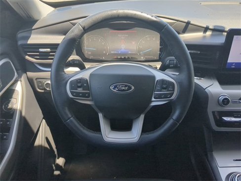 Used 2022 Ford Explorer XLT image 5