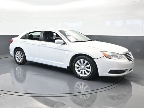 Used 2013 Chrysler 200 Touring image 8