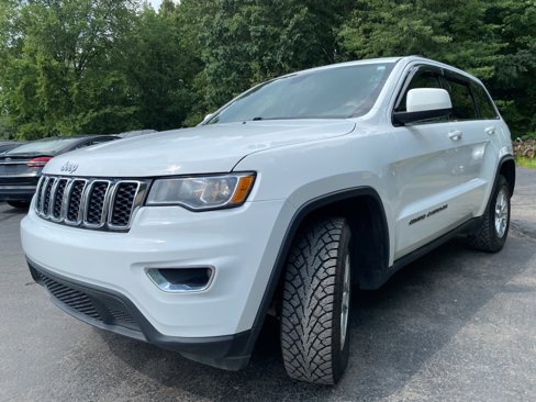 Used 2020 Jeep Grand Cherokee Laredo image 1