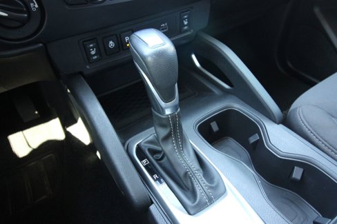 Used 2022 Nissan Frontier SV image 16