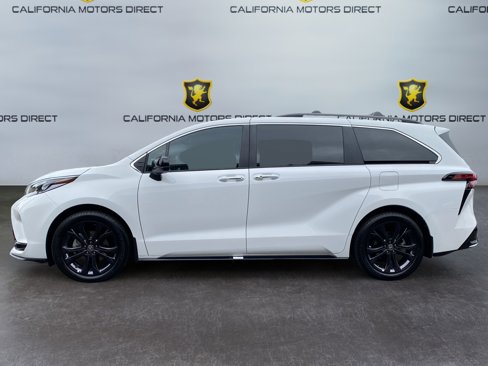 Used 2024 Toyota Sienna XSE image 8