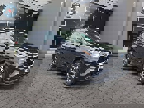 Used 2022 Toyota Highlander XLE image 7