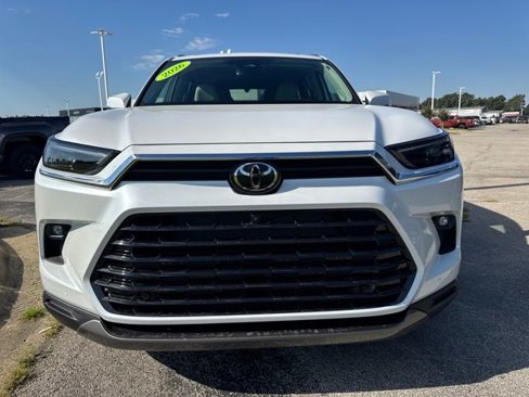 New 2026 Toyota Grand Highlander Platinum image 2