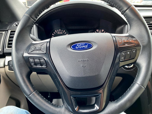 Used 2019 Ford Explorer XLT image 26