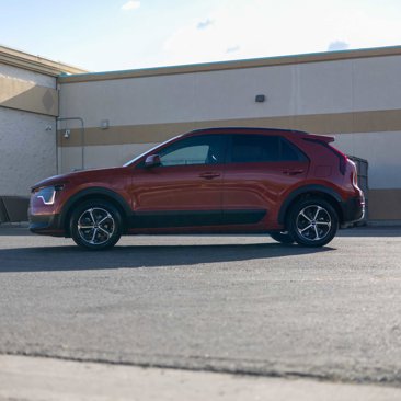 Used 2023 Kia Niro EX image 4