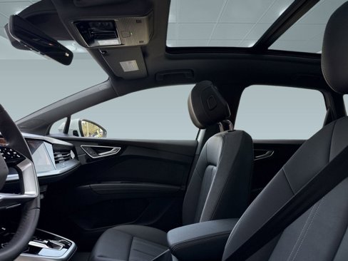 New 2025 Audi Q4 e-tron Prestige image 16