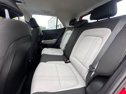 Used 2023 Hyundai Venue SEL image 18
