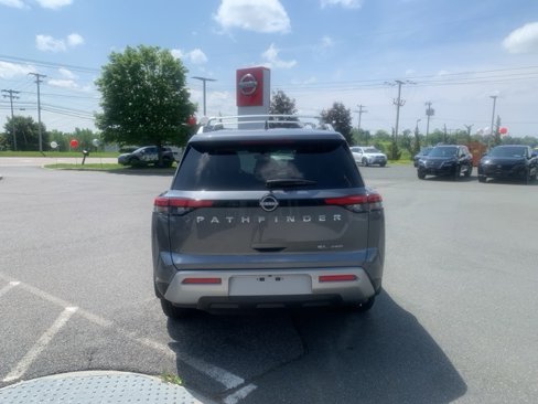 New 2025 Nissan Pathfinder SL image 6
