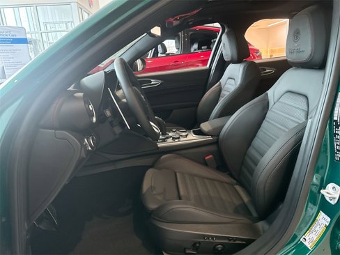 New 2025 Alfa Romeo Giulia AWD w/ Driving Assist Package image 13
