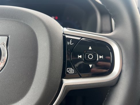 Used 2025 Volvo XC90 B5 Plus image 16