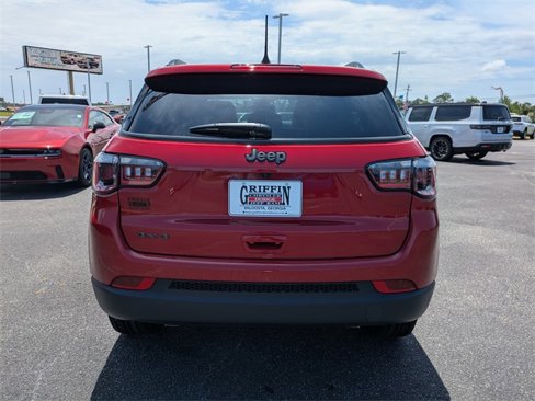 Used 2025 Jeep Compass Latitude w/ Convenience Group image 4