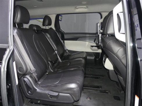 Used 2022 Kia Carnival LX image 25