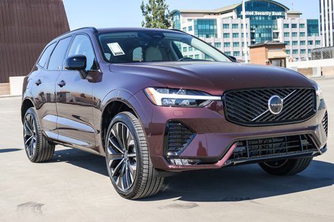 New 2026 Volvo XC60 B5 Ultra w/ Climate Package image 3
