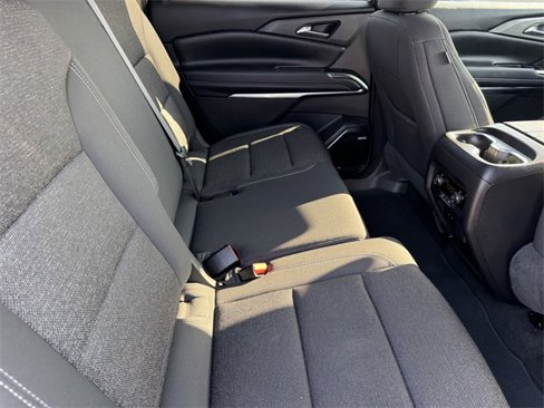 Used 2025 Chevrolet Traverse LT w/ Enhanced Driving Package image 7