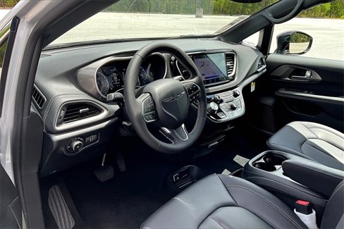 New 2026 Chrysler Pacifica Select image 7