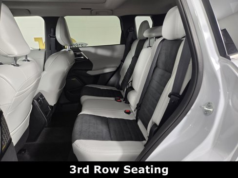 New 2025 Mitsubishi Outlander SE image 11