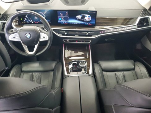 Used 2025 BMW X7 xDrive40i image 18