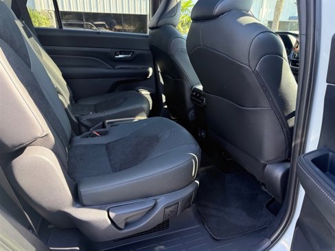 Used 2025 Toyota Grand Highlander AWD Hybrid image 11