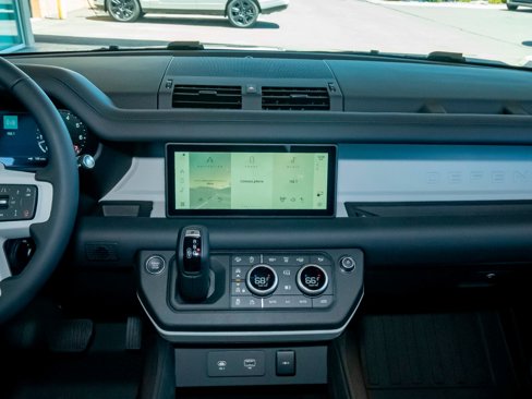 New 2024 Land Rover Defender 90 X-Dynamic SE image 23