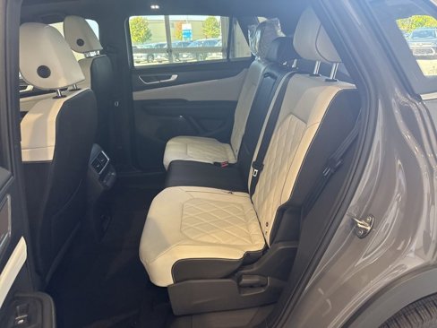 New 2026 Volkswagen Atlas Cross Sport SEL Premium R-Line image 17