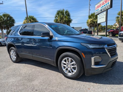 Used 2023 Chevrolet Traverse LS image 2