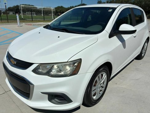 Used 2017 Chevrolet Sonic LT image 2