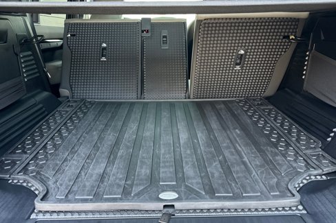 Used 2023 Land Rover Defender 110 SE image 16