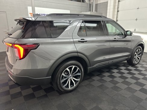Used 2025 Ford Explorer ST-Line image 11