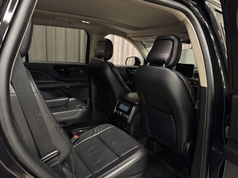 Used 2020 Lincoln Aviator Reserve w/ Equipment Group 201A image 12