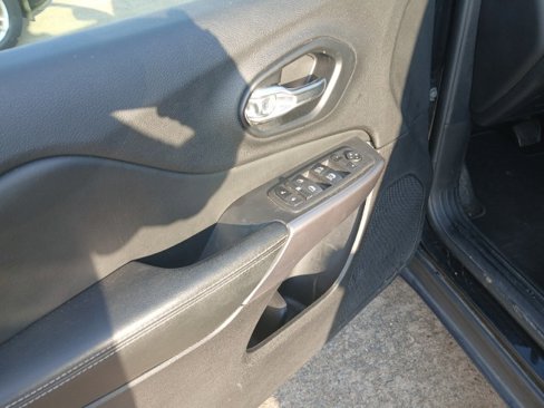 Used 2021 Jeep Cherokee Latitude image 9
