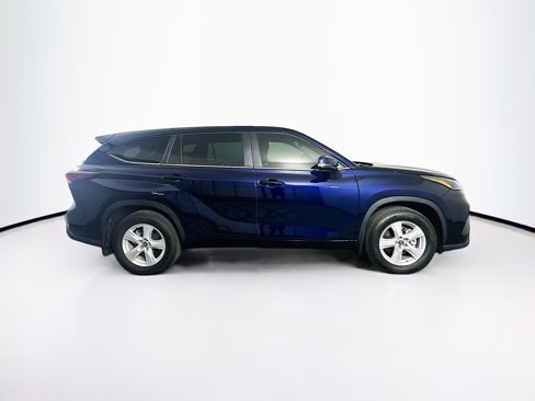Used 2025 Toyota Highlander LE image 10