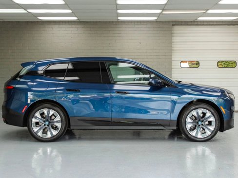 Used 2024 BMW iX xDrive50 w/ Premium Package image 3