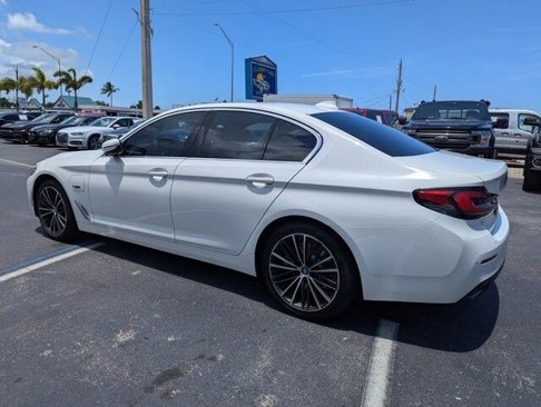 Used 2023 BMW 530e w/ Convenience Package image 5