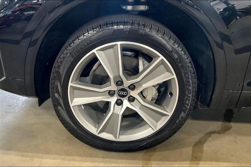 Certified 2025 Audi Q5 2.0T Premium image 9